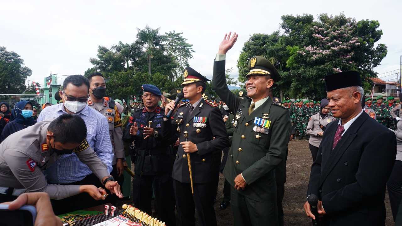 Sekda Garut Hadiri Upacara Peringatan HUT ke-77 TNI di Makorem 062/TN