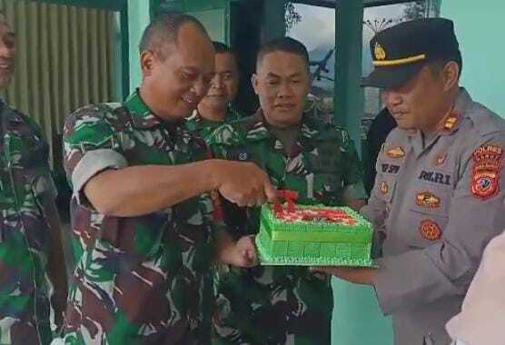 Polsek Cibatu Polres Garut Ucapkan Selamat HUT TNI ke 77 Tahun 2022 di Koramil Cibatu