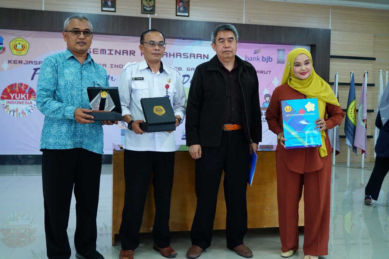 MGMP Bahasa Indonesia Kerjasama IPI Garut Gelar Seminar Kebangsaan "Pemanfaatan Teknologi Digital"
