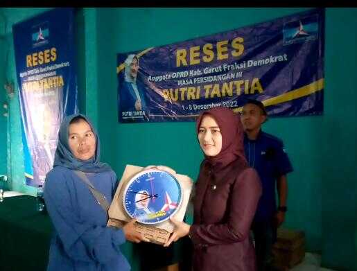 Putri Tantia Anggota DPRD Fraksi Demokrat, Gelar Reses di Desa Sukarasa Malangbong