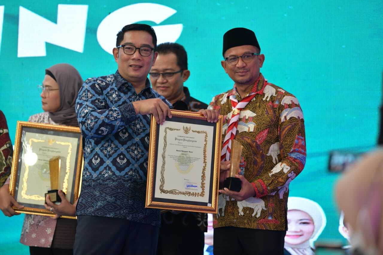 Garut Terima Penghargaan Daerah Paling Inovatif bersama 4 Kab. /kota di Jawa Barat.