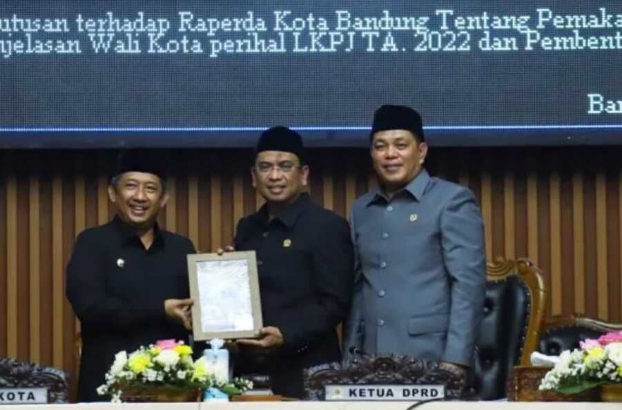 Wali Kota Berharap Disetujuinya Raperda Pemakaman Meningkatkan Layanan Publik di Kota Bandung