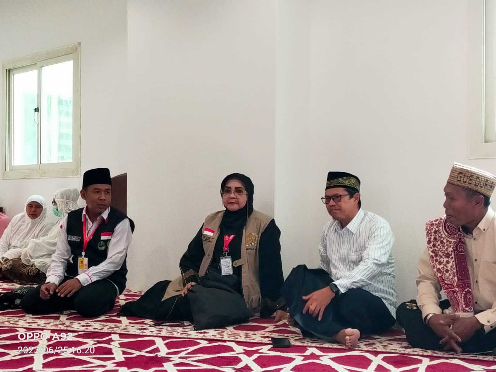 Itje Memanjangkan Tali Silaturahmi dengan Jemaah Haji Asal Subang