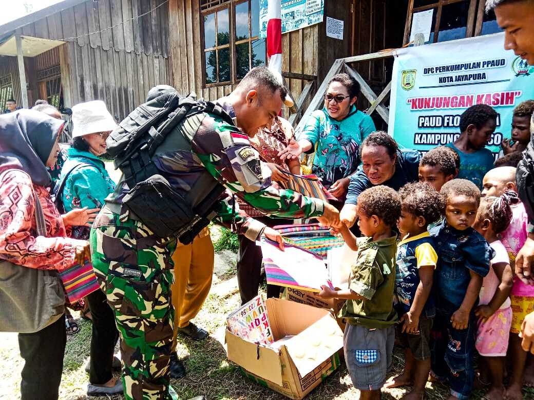 Dampingi Walikota Jayapura Bangkitkan Semangat Membaca Anak-anak Perbatasan Papua