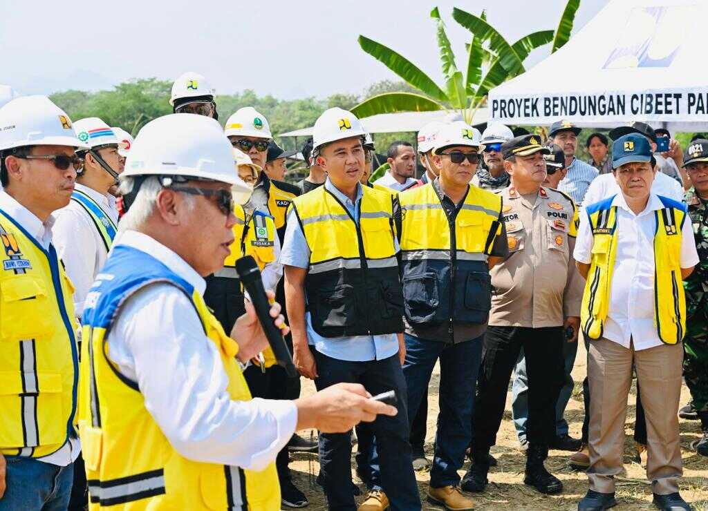 Tinjau Pembangunan Infrastruktur di Kabupaten Bogor, Bey Machmudin: Ini Bentuk Kehadiran Pemerintah untuk Masyarakat