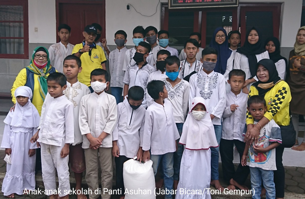 Ramadhan dalam Pandemi Covid-19, Basola'74: 'Walau Sedikit Tetap Berbagi'