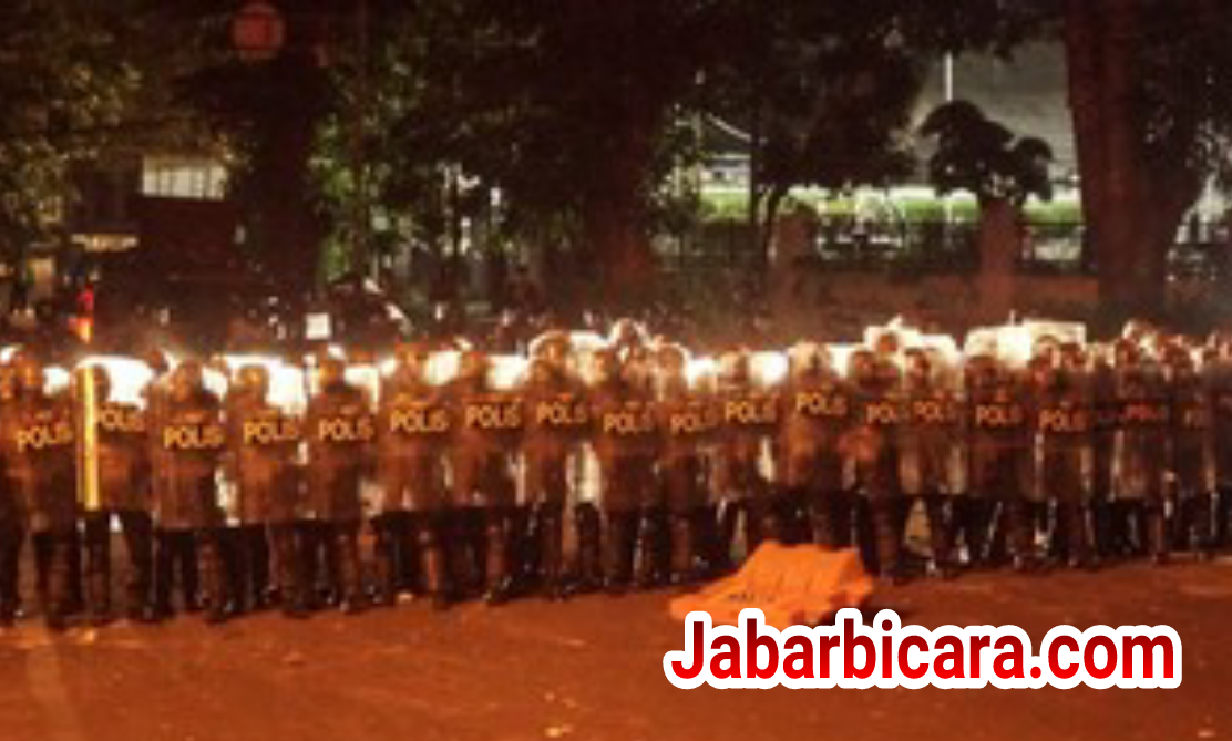 Pengunjuk Rasa di Bandung dipukul Mundur Polisi hingga Dago