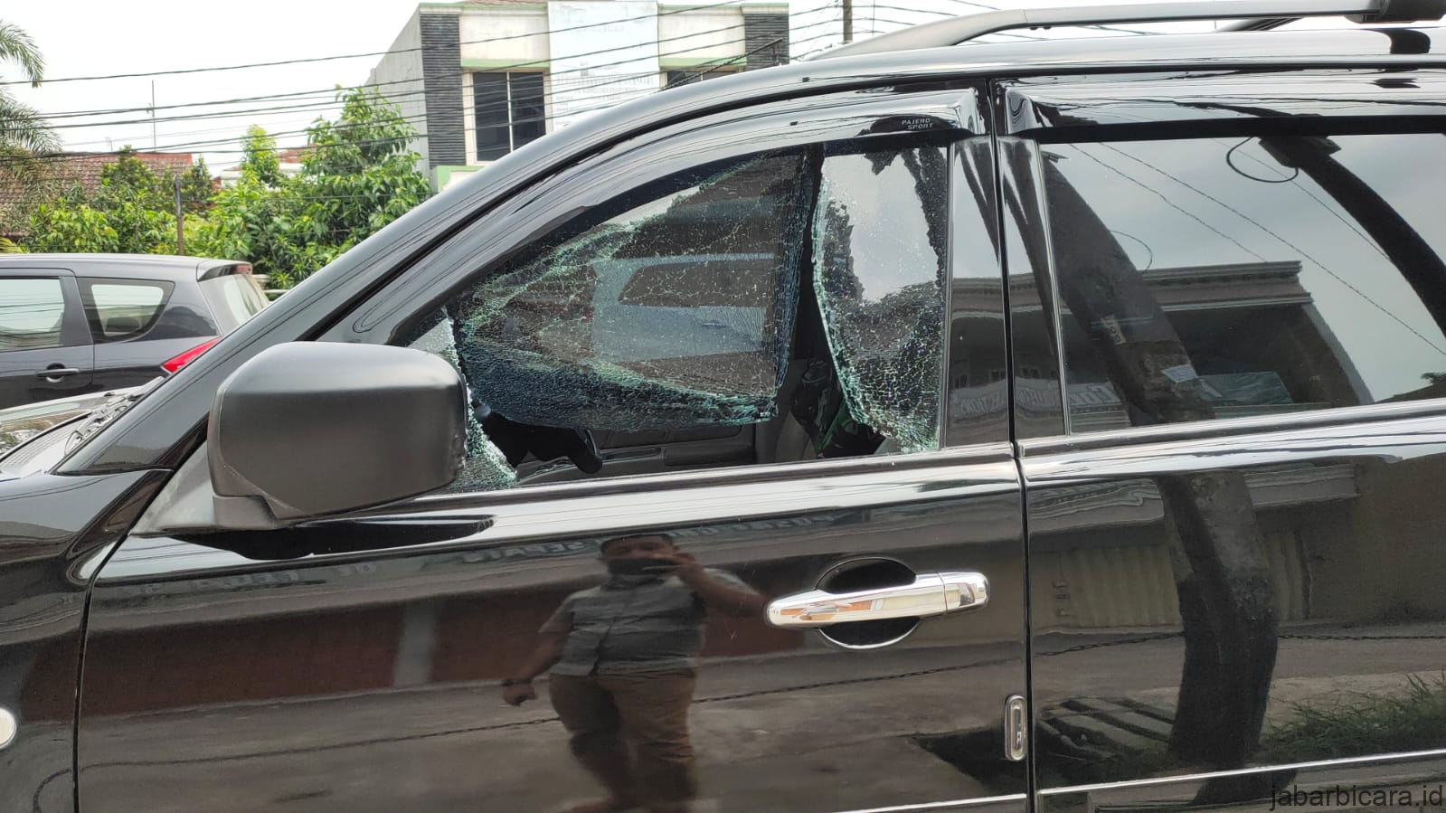 Mobil Anggota LSM Geram Jadi Korban Pencurian Pecah Kaca di Bojong Cikupa