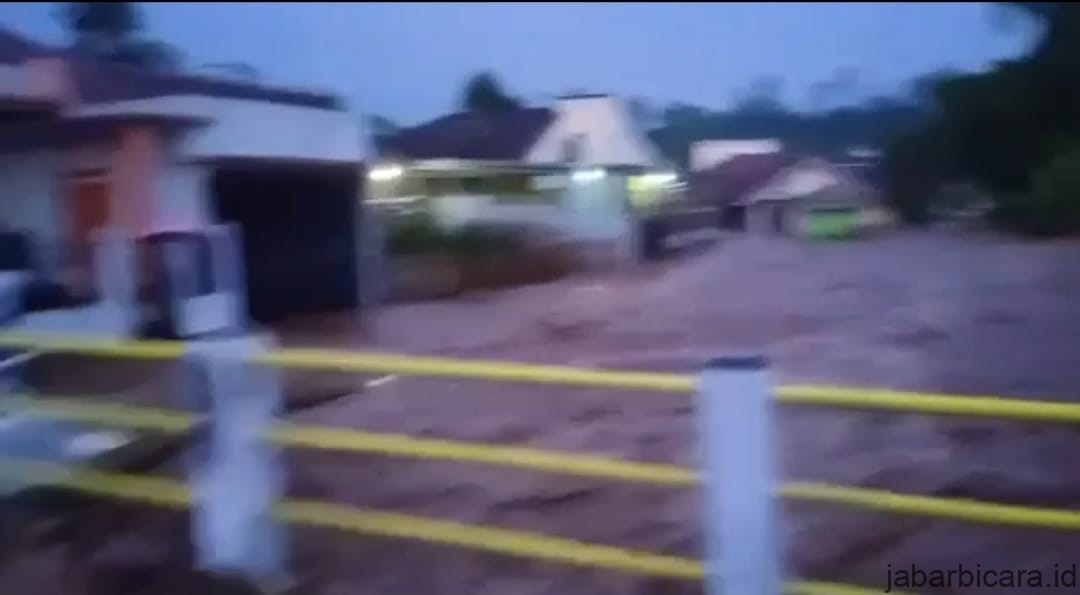 BREAKING NEWS: Beberapa Rumah sudah Terendam Akibat Luapan Air Cimanuk