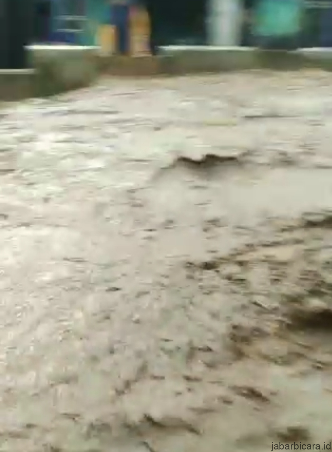 'Lapor, Tuh, Banjir Bandang  Kampung Cibojong'
