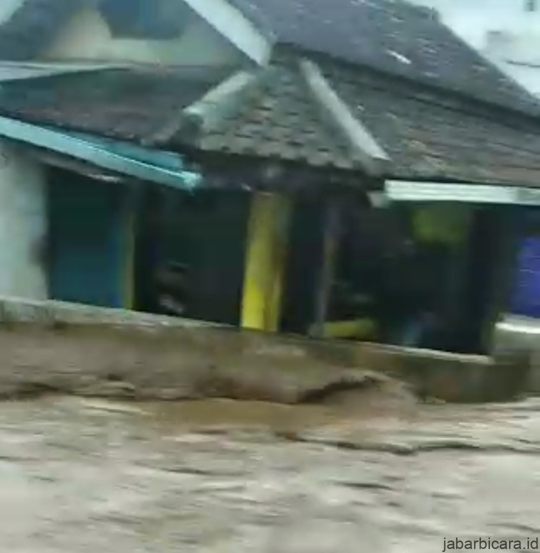 Banjir Bandang  Kampung Cibojong